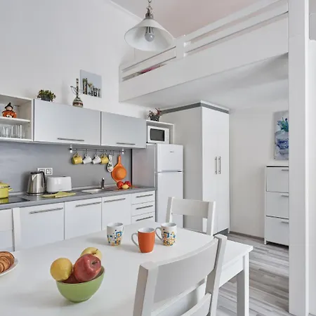 With Ap . Anglicka * Mariánské Lázně