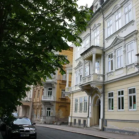 With Ap . Anglicka Lägenhet